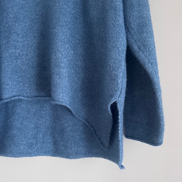 PINCH Boutique Soft V-Neck Knit Blue Sweater Size Small - Picture 4 of 8